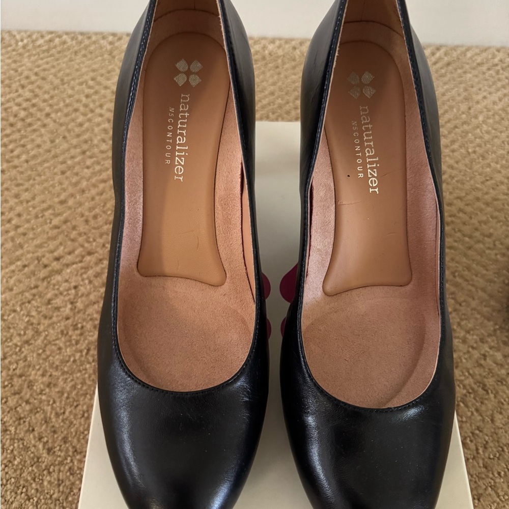 Naturalizer Michelle Pump - Timeless Comfort & Style